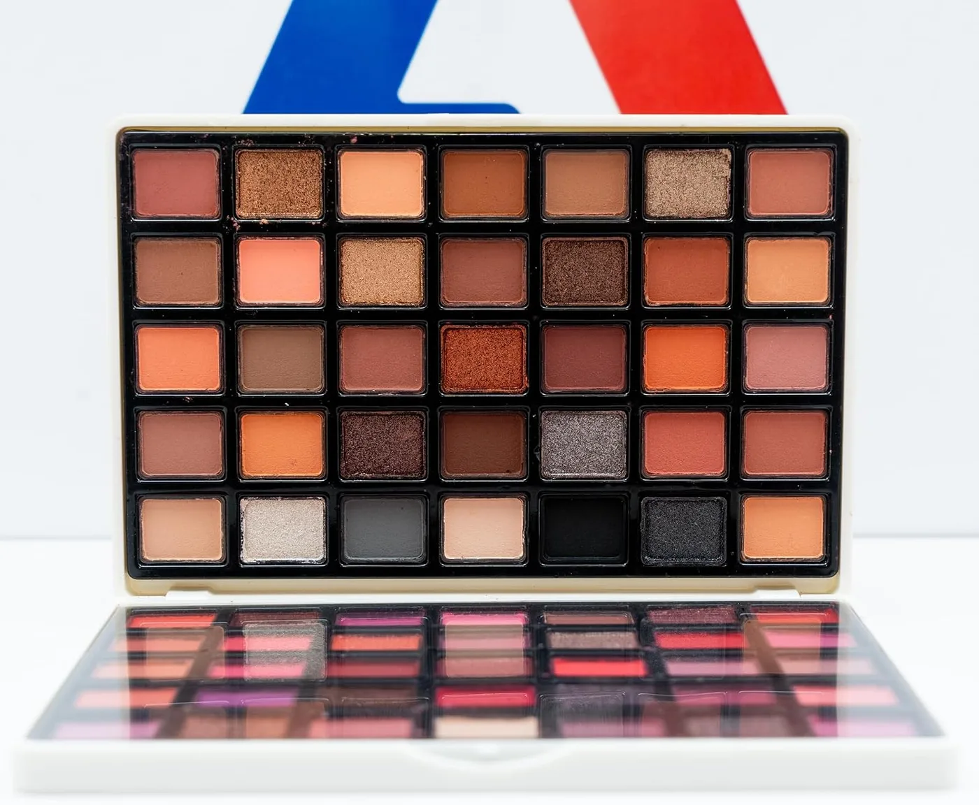 Might Cinema Sweet Eyeshadow Palette Creamy Milk Chocolate, 70 Colours